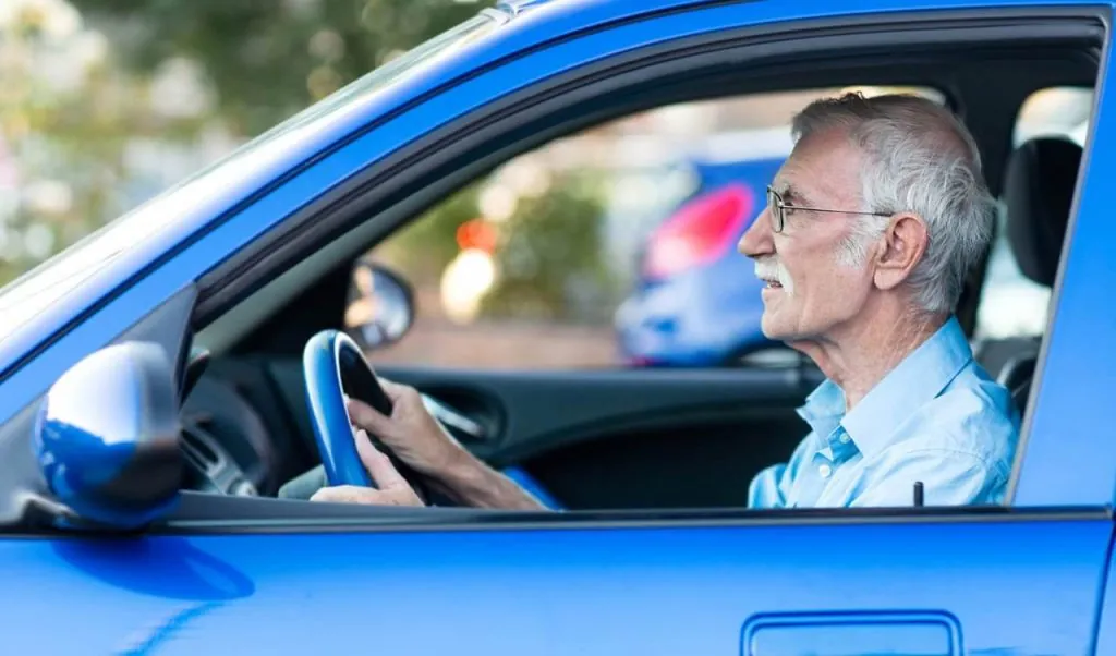 estacionamento para idoso gratuito