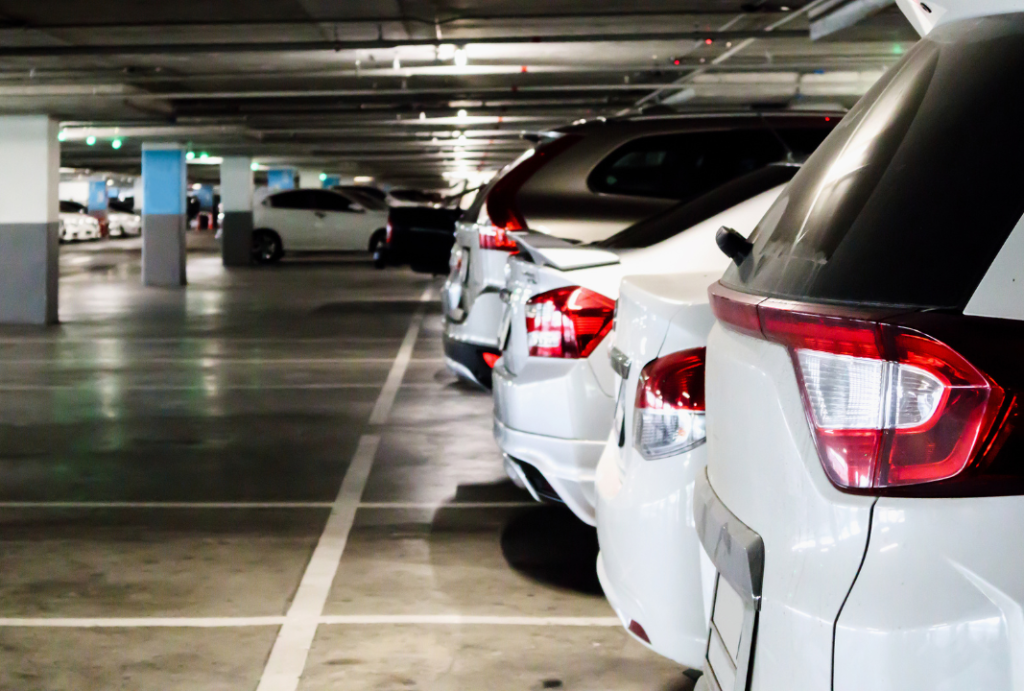 Sistema para estacionamento com controle de veículos