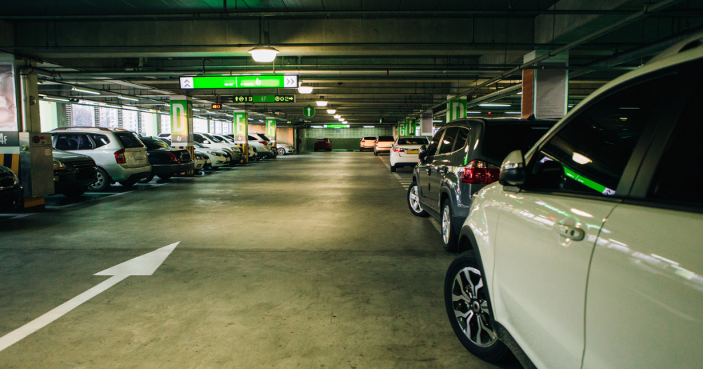 Gestão moderna evita erros na gestão de estacionamentos com tecnologia inteligente.